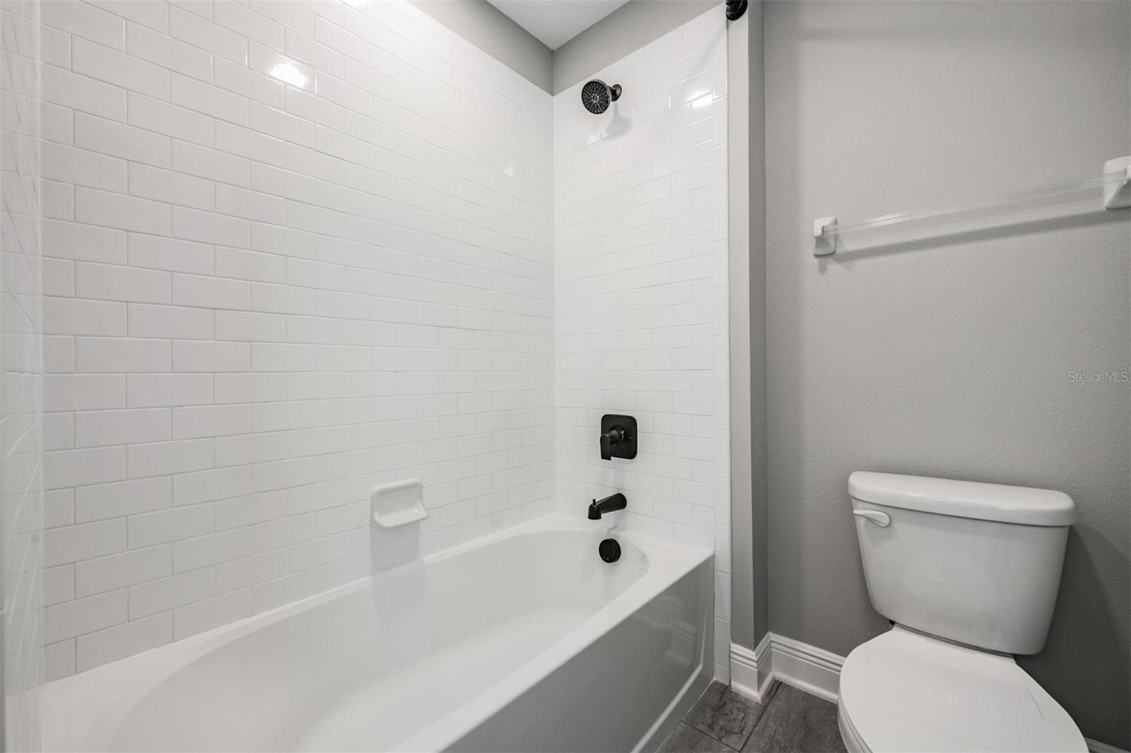 WHISPERING OAKS PRESERVE - Residential