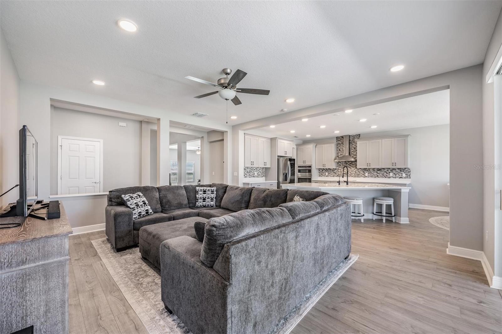 WHISPERING OAKS PRESERVE - Residential