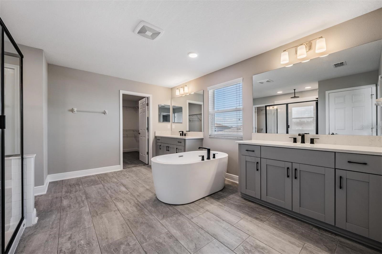 WHISPERING OAKS PRESERVE - Residential