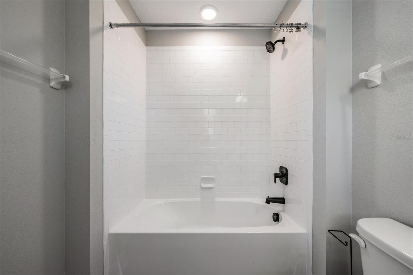 WHISPERING OAKS PRESERVE - Residential