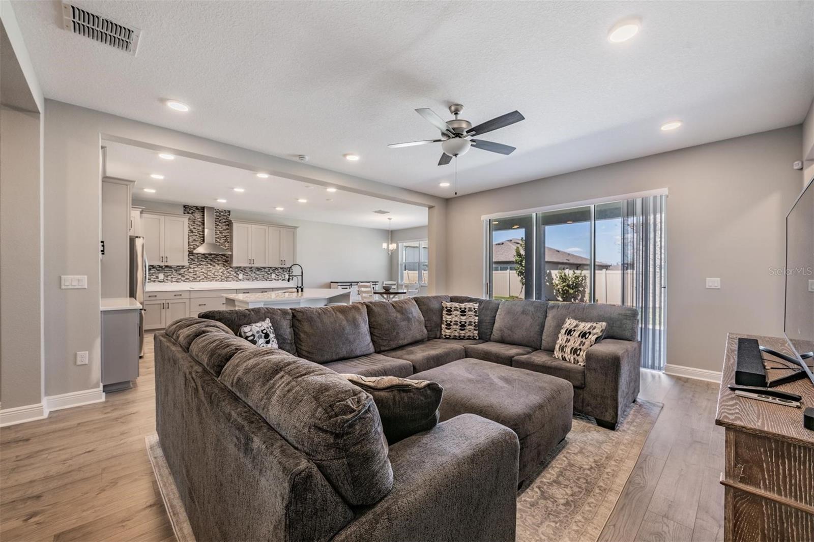 WHISPERING OAKS PRESERVE - Residential