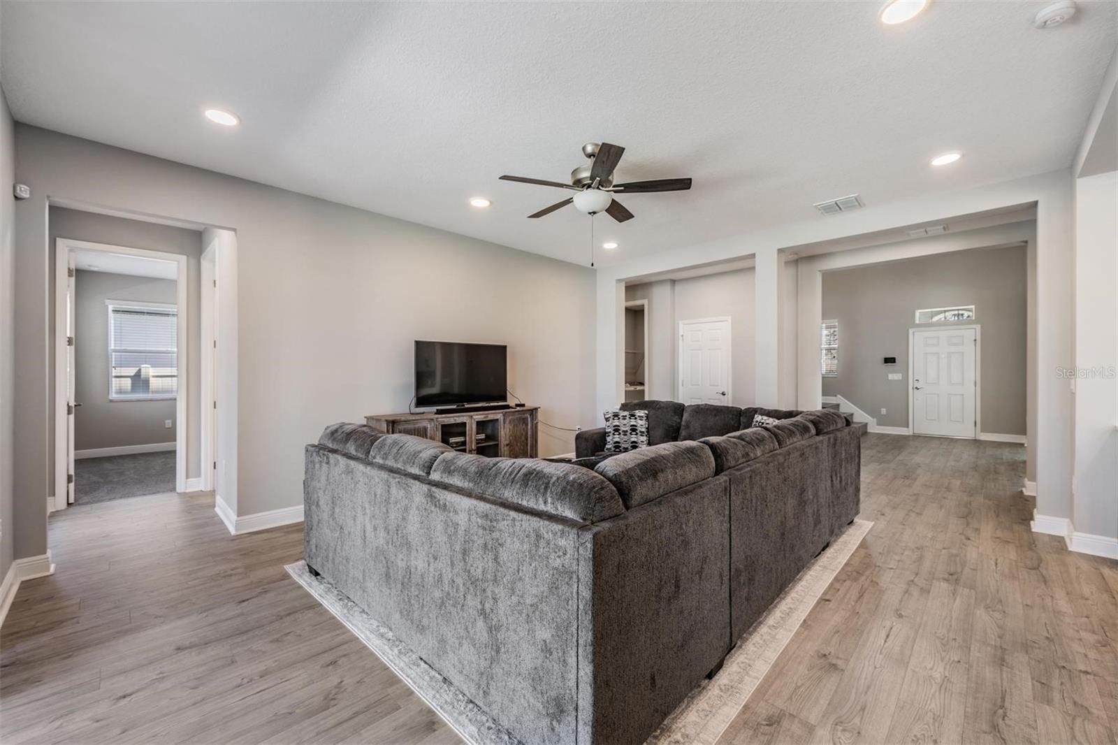 WHISPERING OAKS PRESERVE - Residential