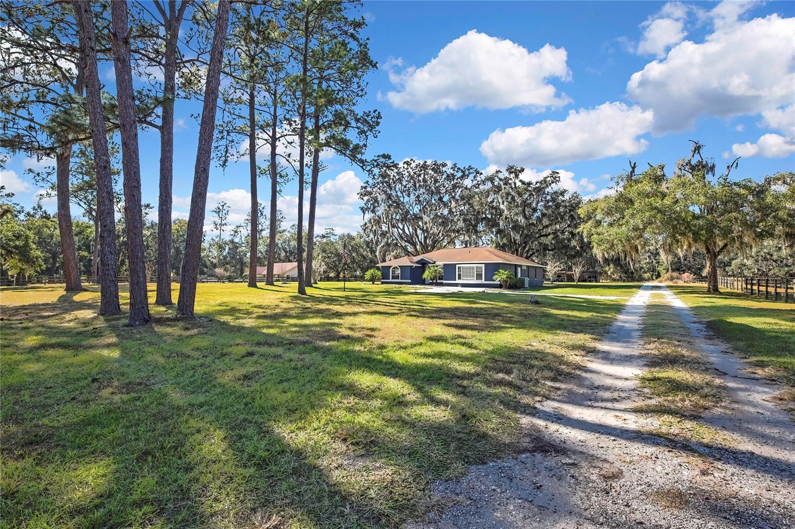 14.6 ACRES MOL IN S1/2 OF SE1/4 OF SW1/4 LYING W O - Residential