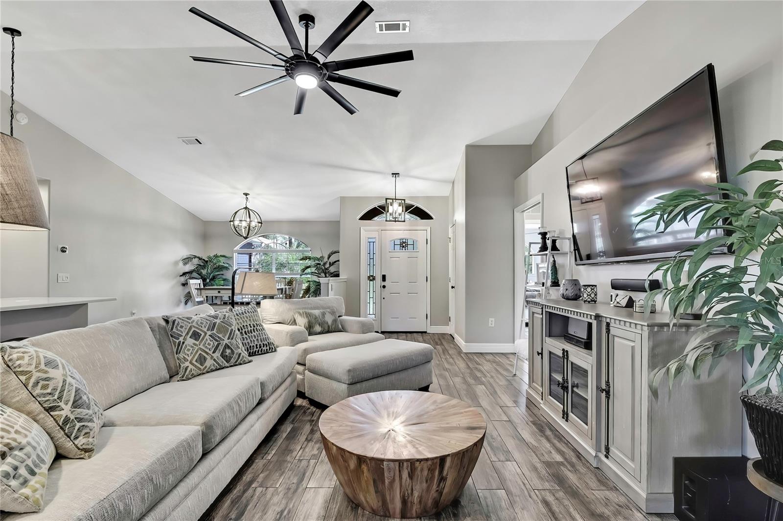 14.6 ACRES MOL IN S1/2 OF SE1/4 OF SW1/4 LYING W O - Residential