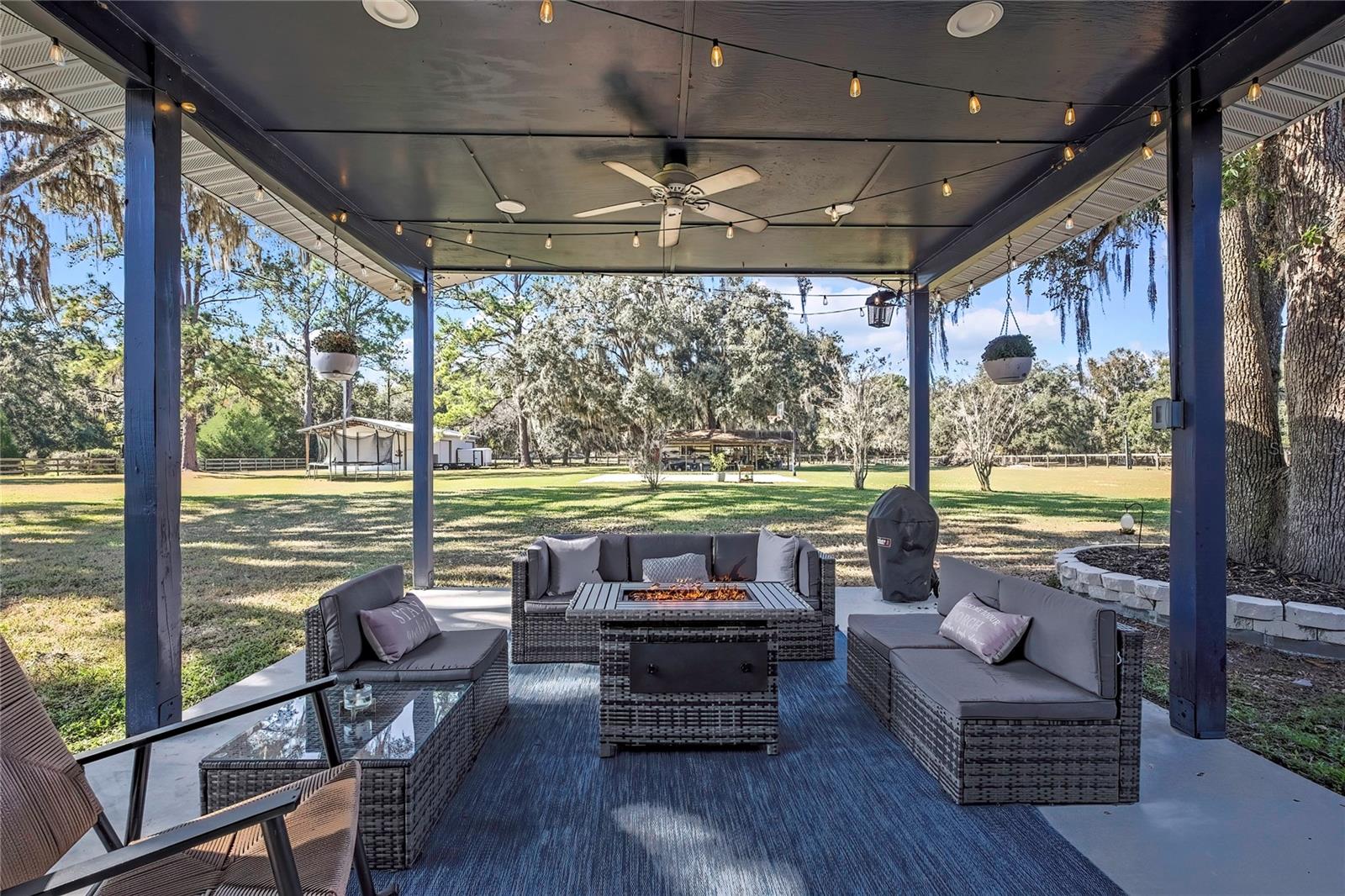 14.6 ACRES MOL IN S1/2 OF SE1/4 OF SW1/4 LYING W O - Residential