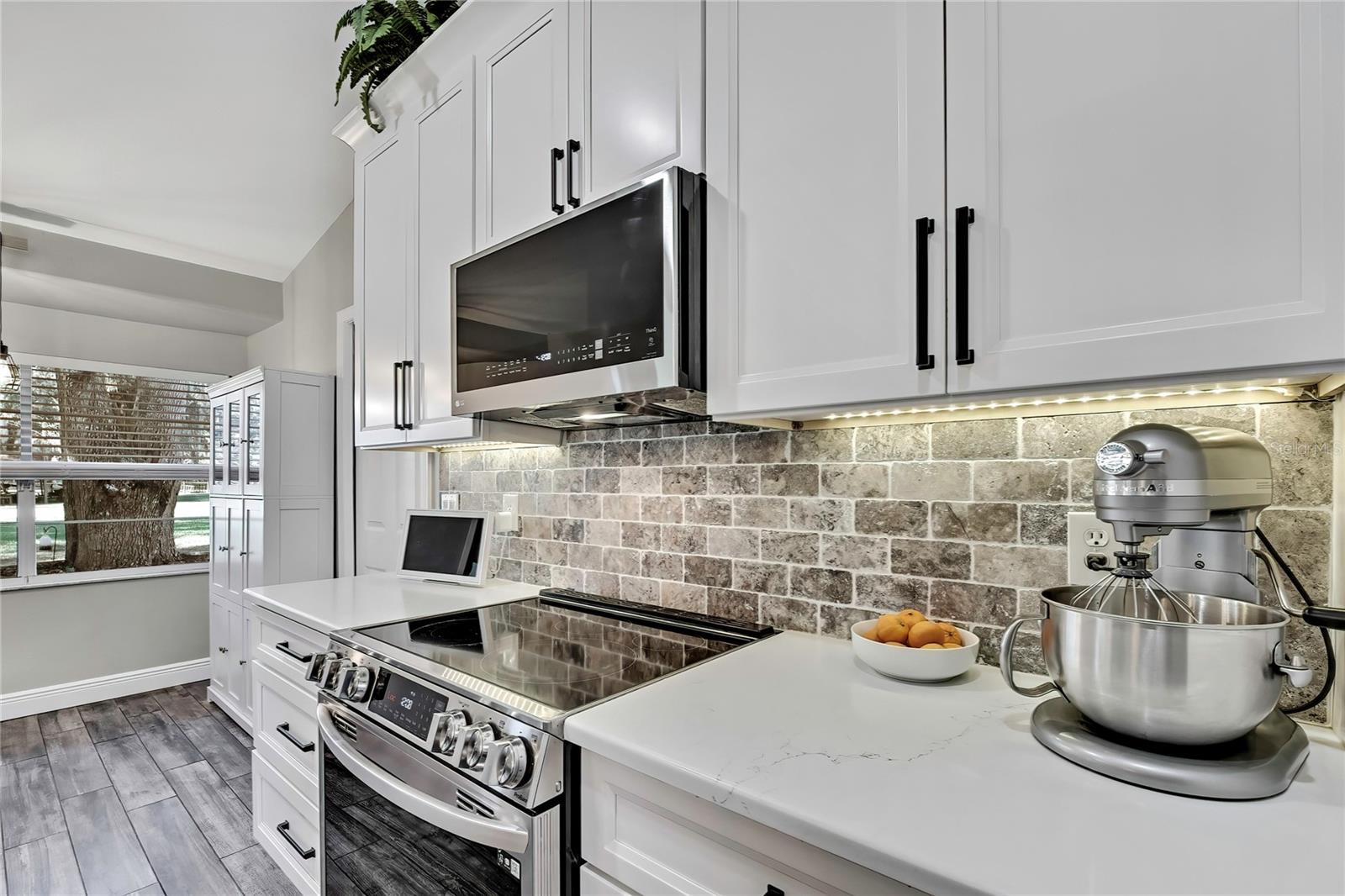 14.6 ACRES MOL IN S1/2 OF SE1/4 OF SW1/4 LYING W O - Residential