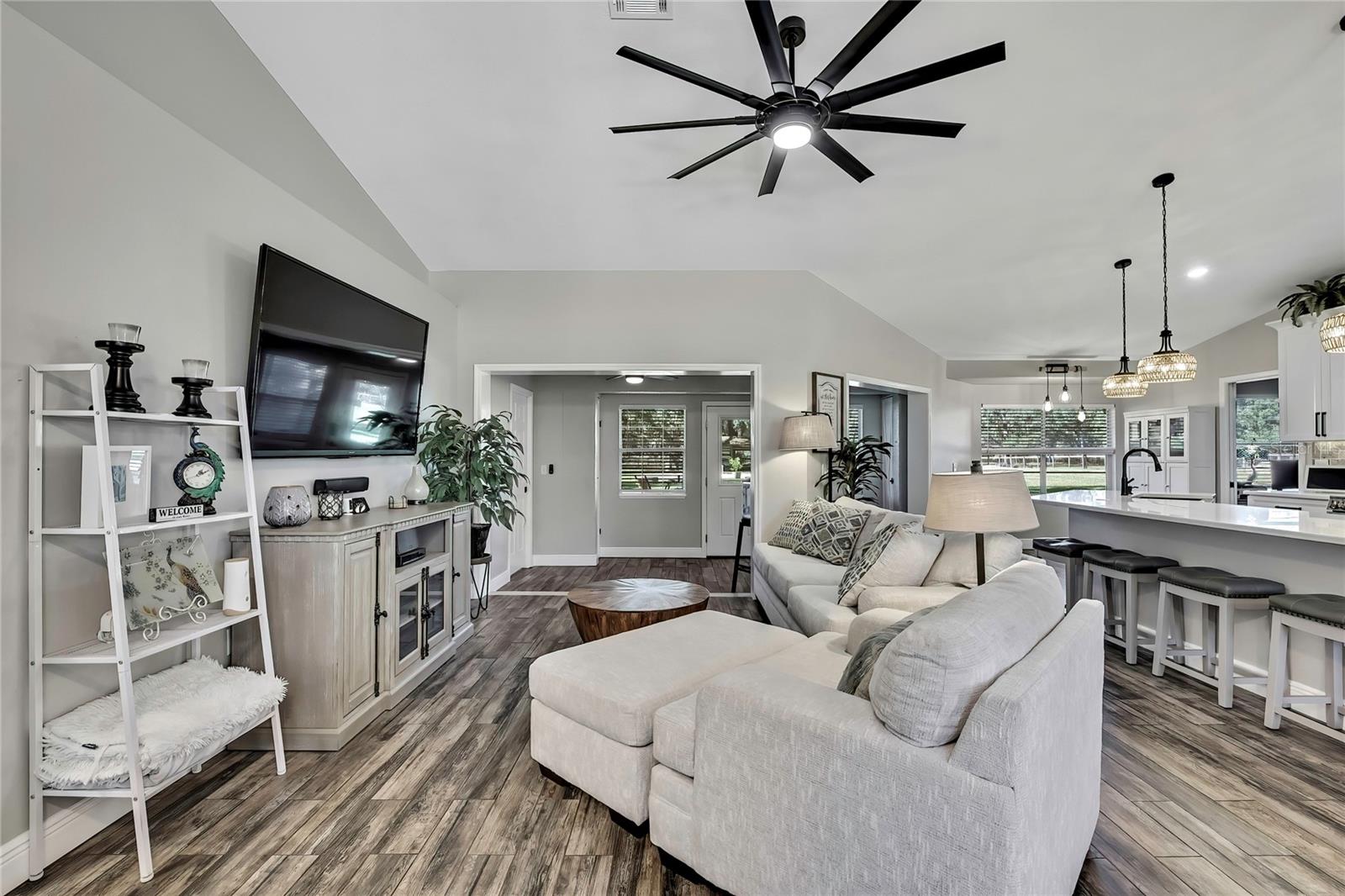 14.6 ACRES MOL IN S1/2 OF SE1/4 OF SW1/4 LYING W O - Residential