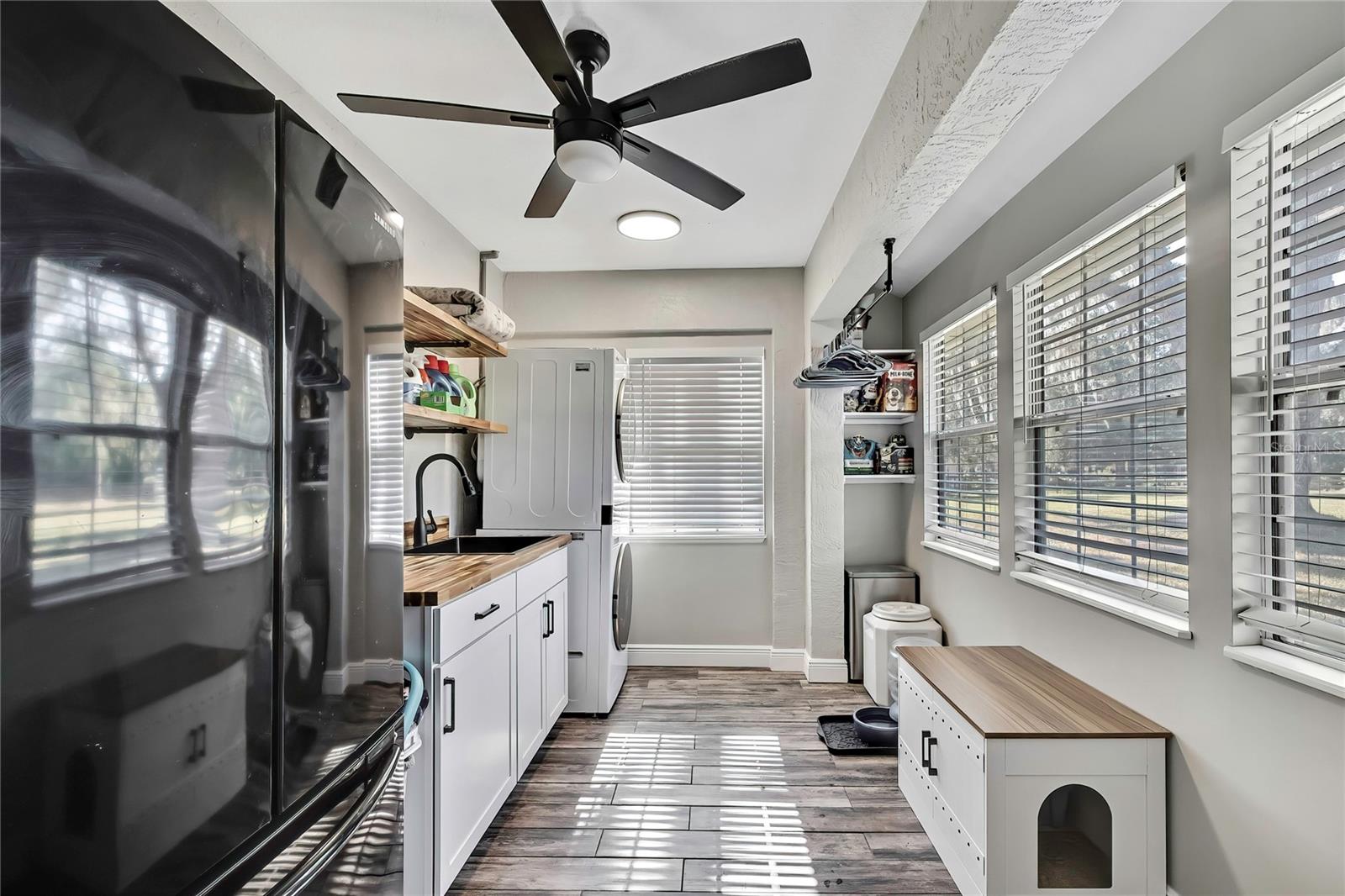 14.6 ACRES MOL IN S1/2 OF SE1/4 OF SW1/4 LYING W O - Residential