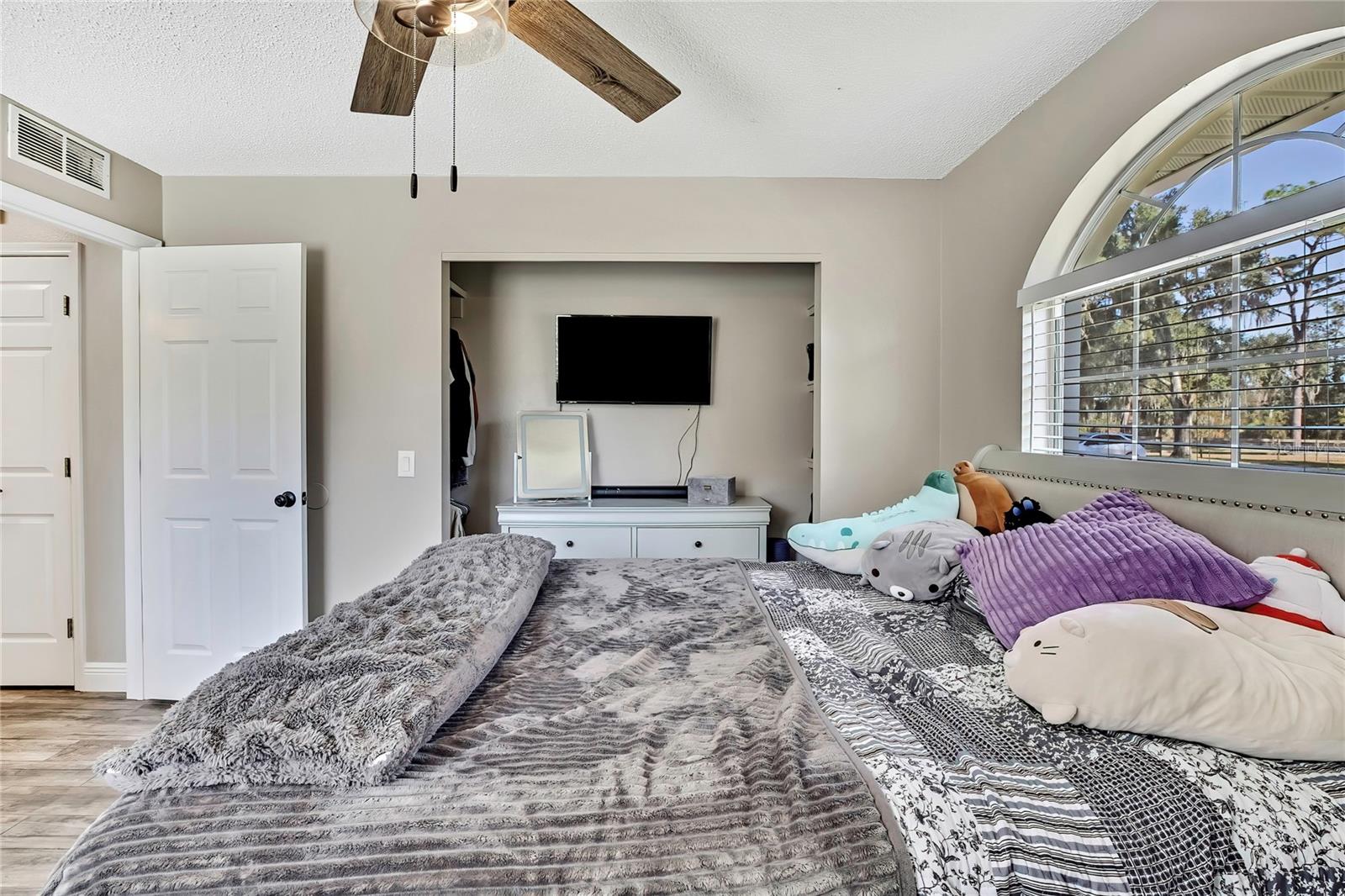 14.6 ACRES MOL IN S1/2 OF SE1/4 OF SW1/4 LYING W O - Residential