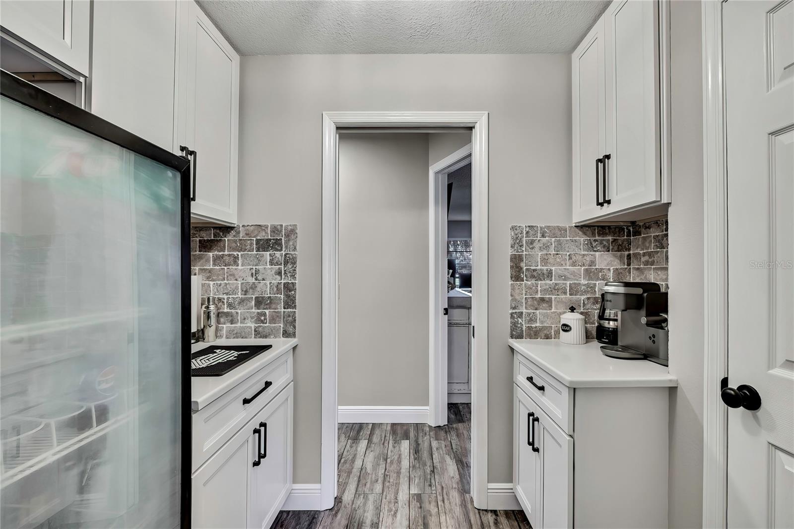 14.6 ACRES MOL IN S1/2 OF SE1/4 OF SW1/4 LYING W O - Residential