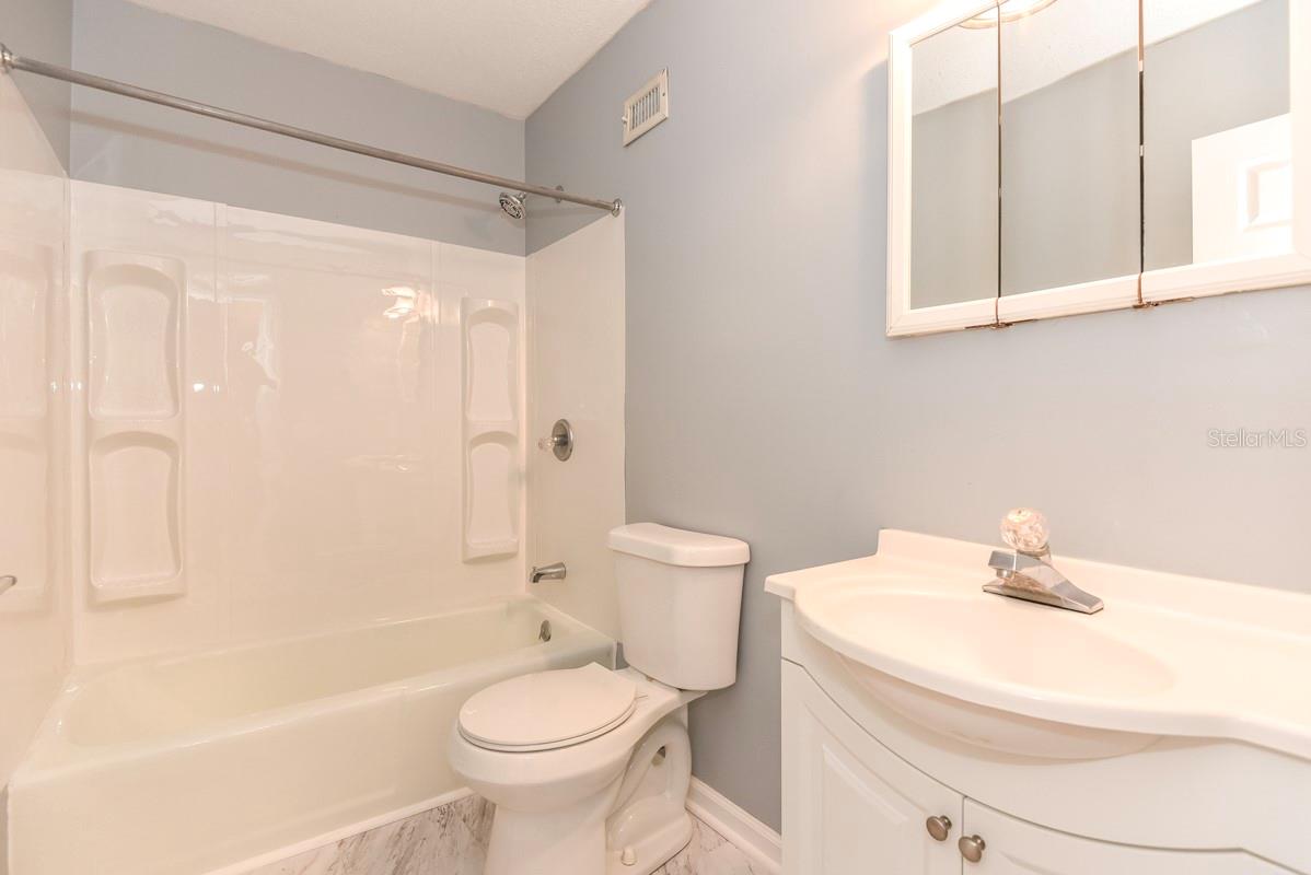 COLONIAL TWNHS CONDO APT PH 01 - Residential