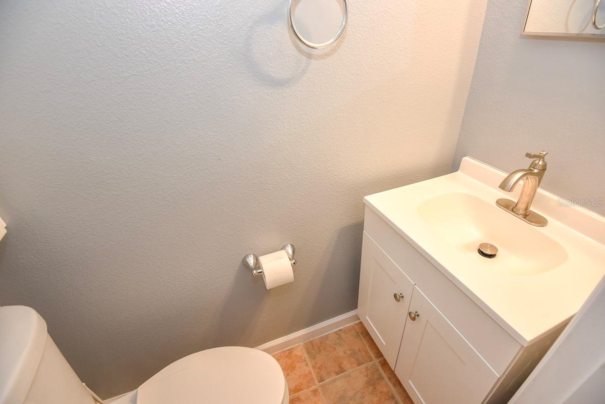 COLONIAL TWNHS CONDO APT PH 01 - Residential