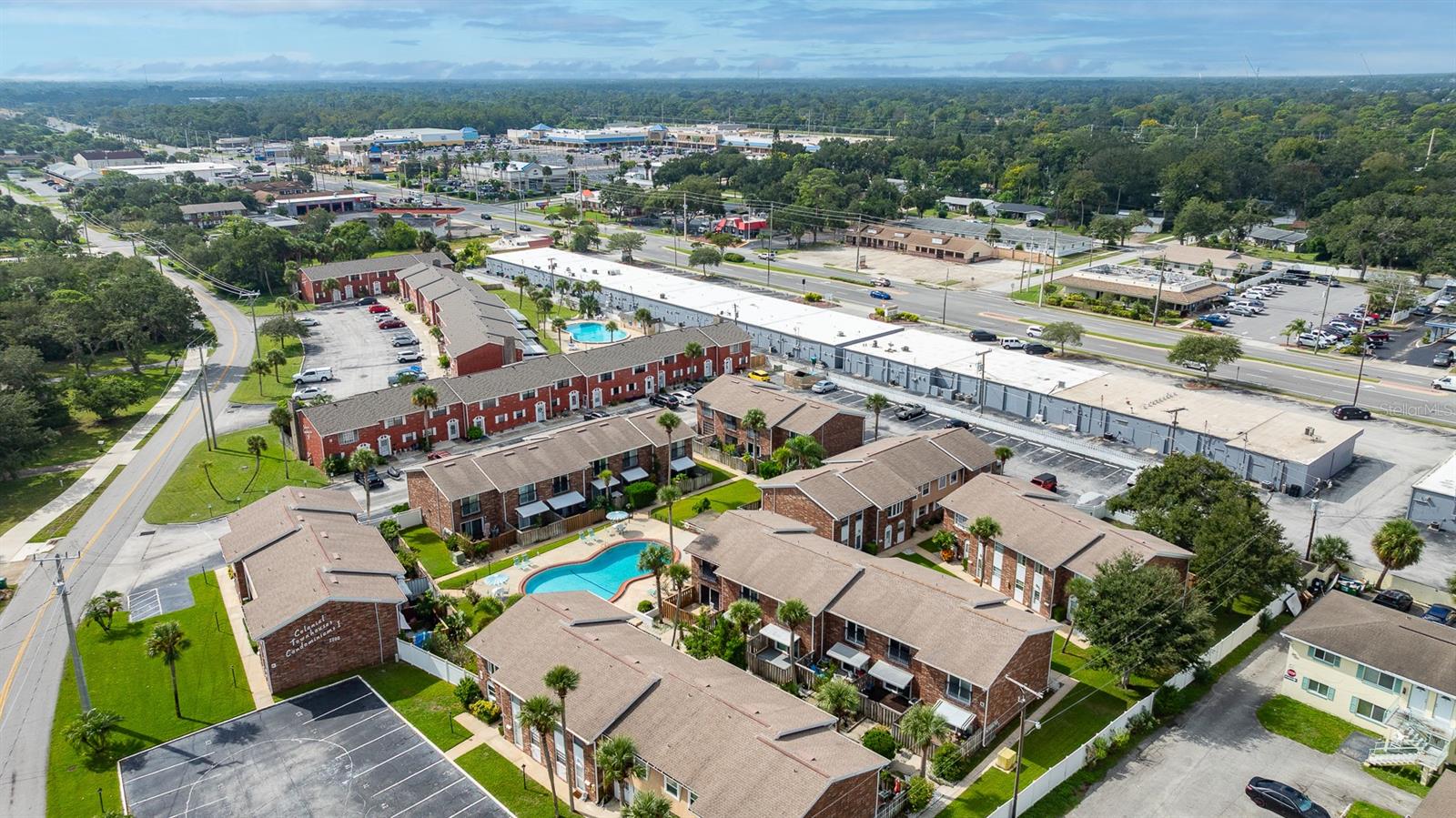 COLONIAL TWNHS CONDO APT PH 01 - Residential