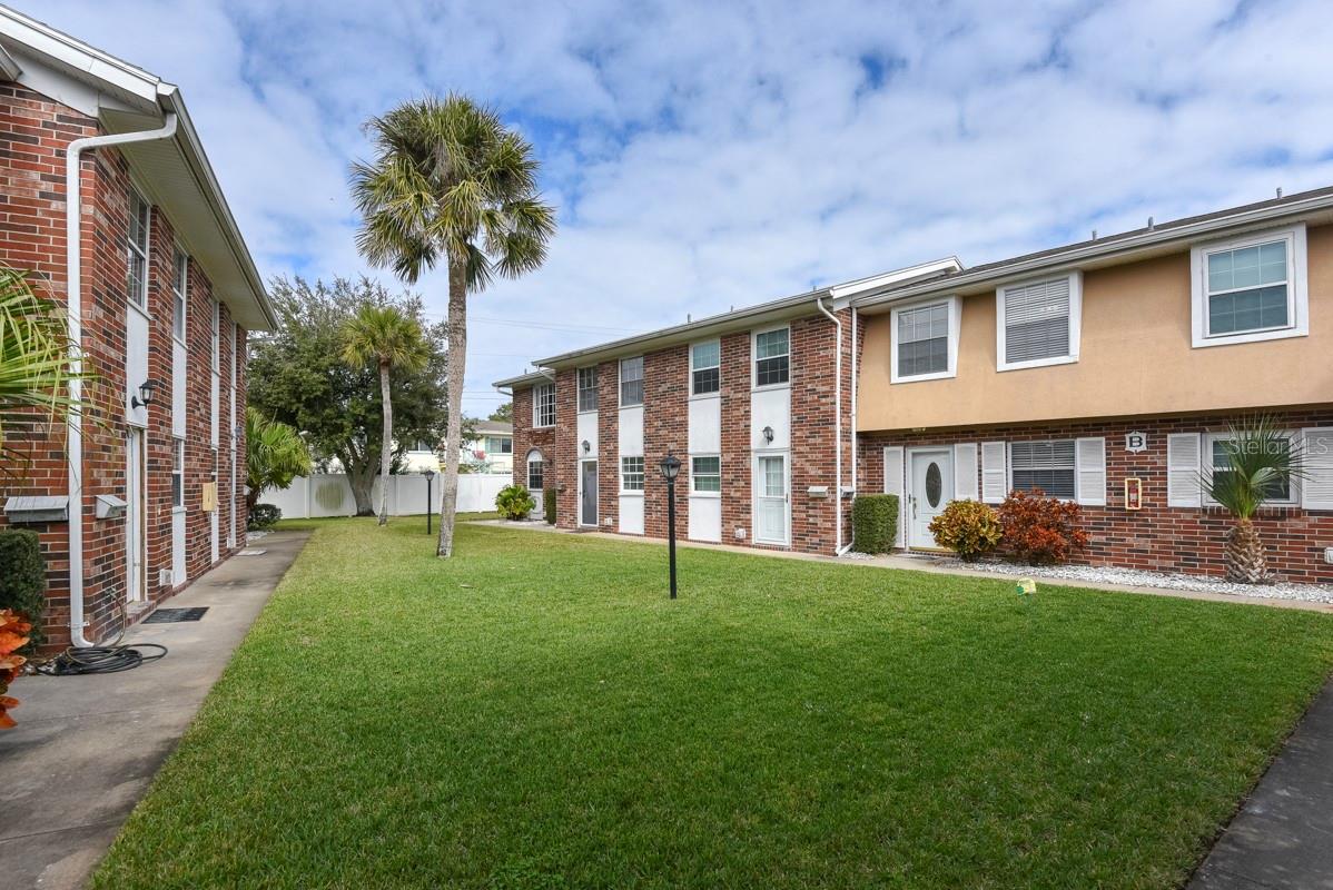 COLONIAL TWNHS CONDO APT PH 01 - Residential