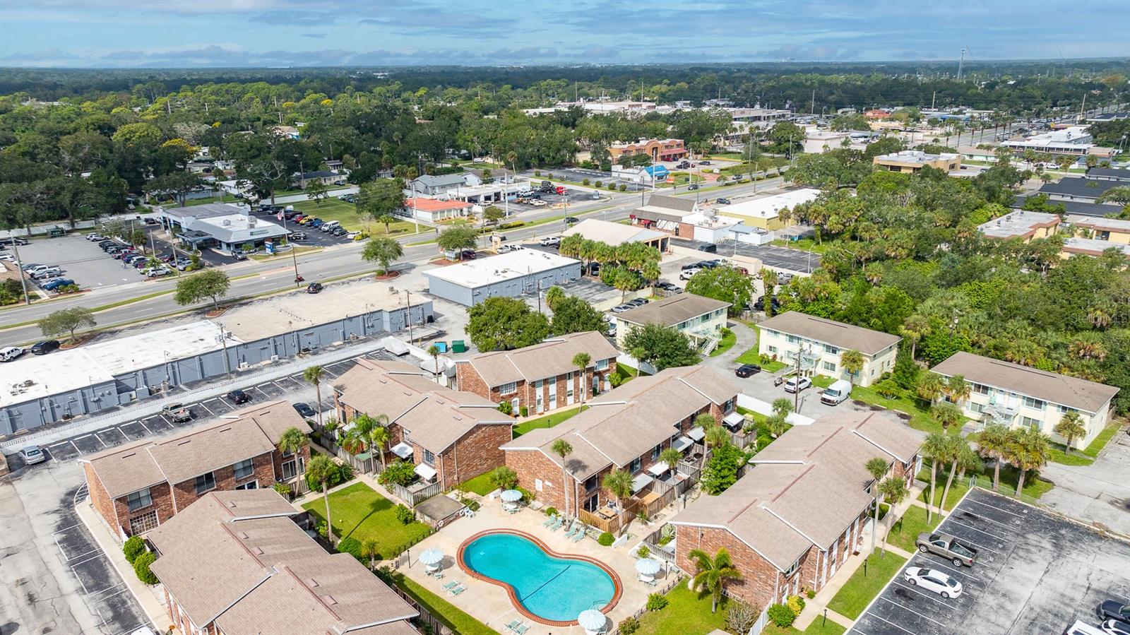 COLONIAL TWNHS CONDO APT PH 01 - Residential