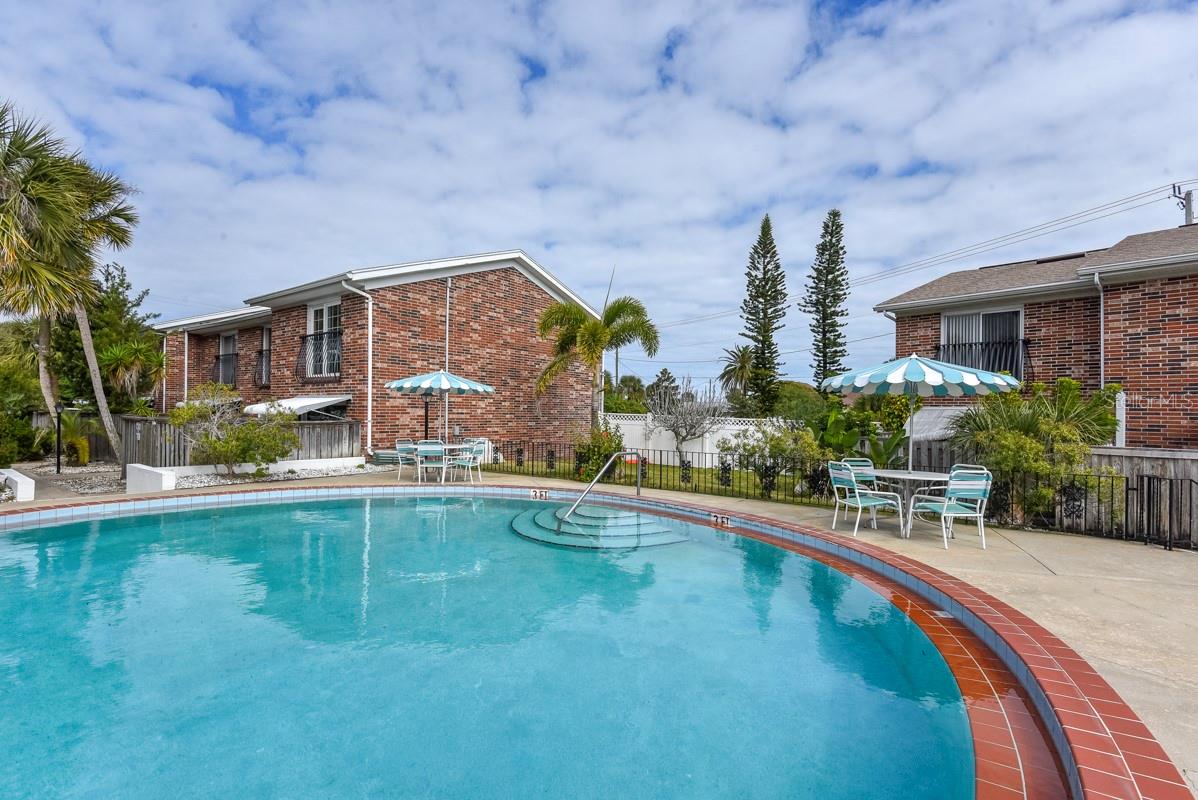 COLONIAL TWNHS CONDO APT PH 01 - Residential