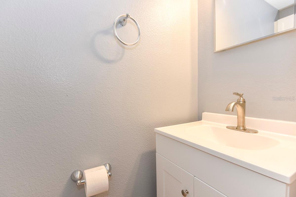 COLONIAL TWNHS CONDO APT PH 01 - Residential