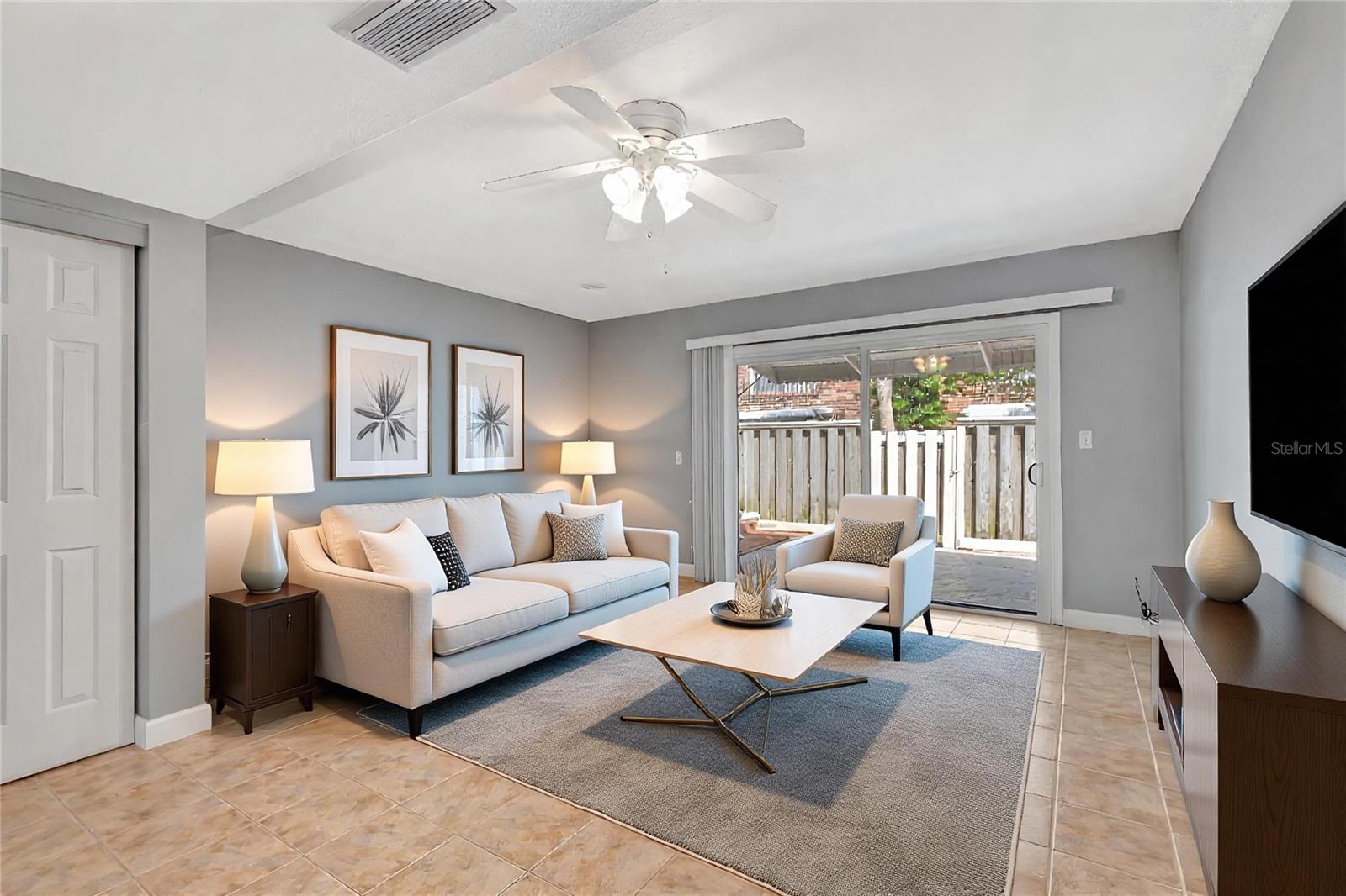 COLONIAL TWNHS CONDO APT PH 01 - Residential