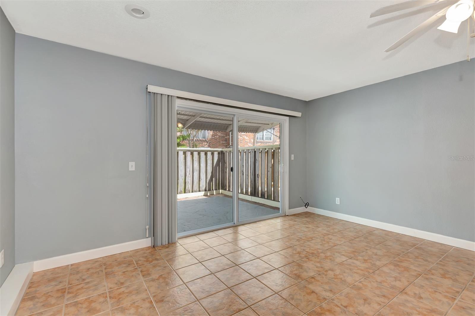 COLONIAL TWNHS CONDO APT PH 01 - Residential
