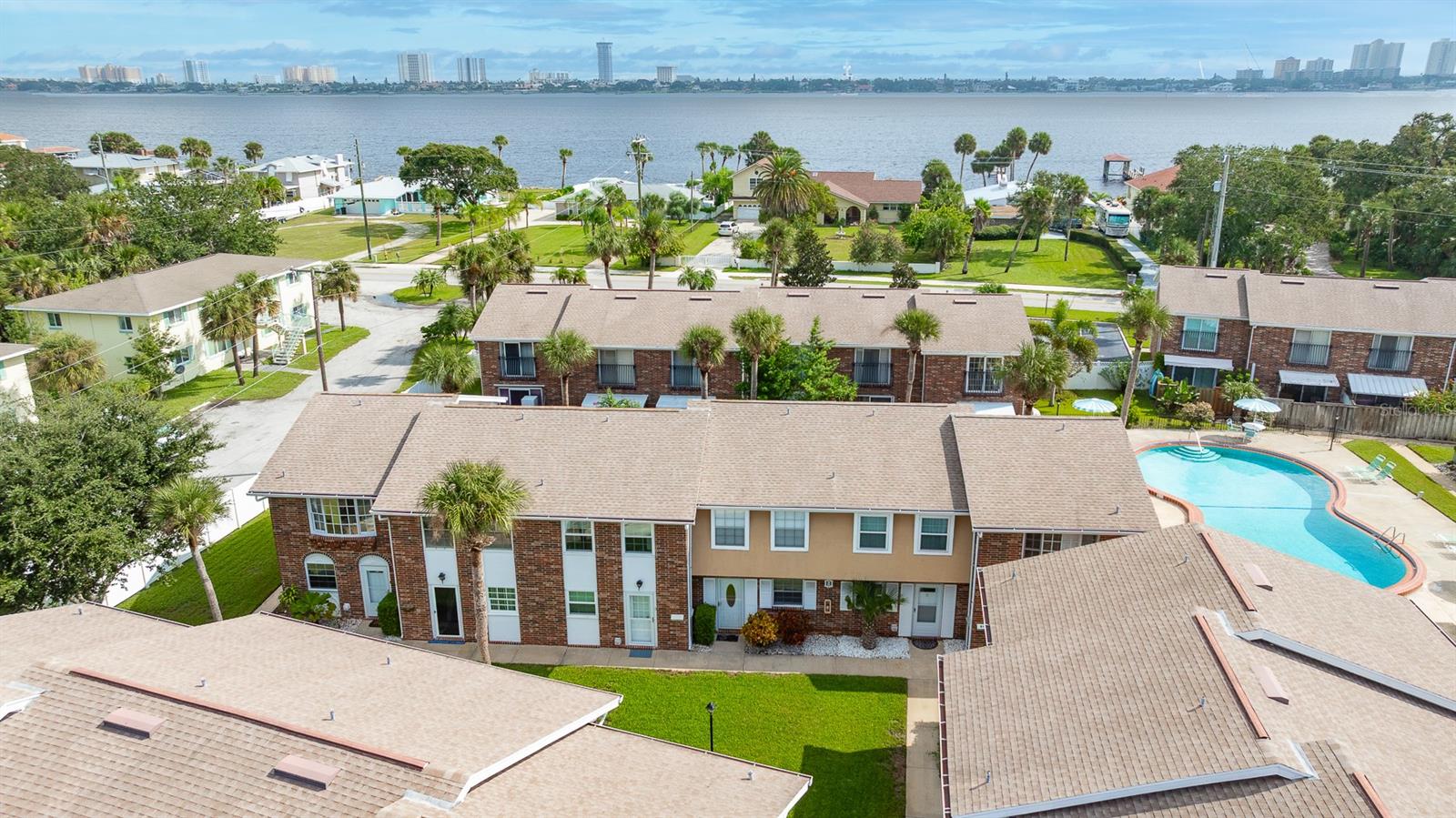 COLONIAL TWNHS CONDO APT PH 01 - Residential
