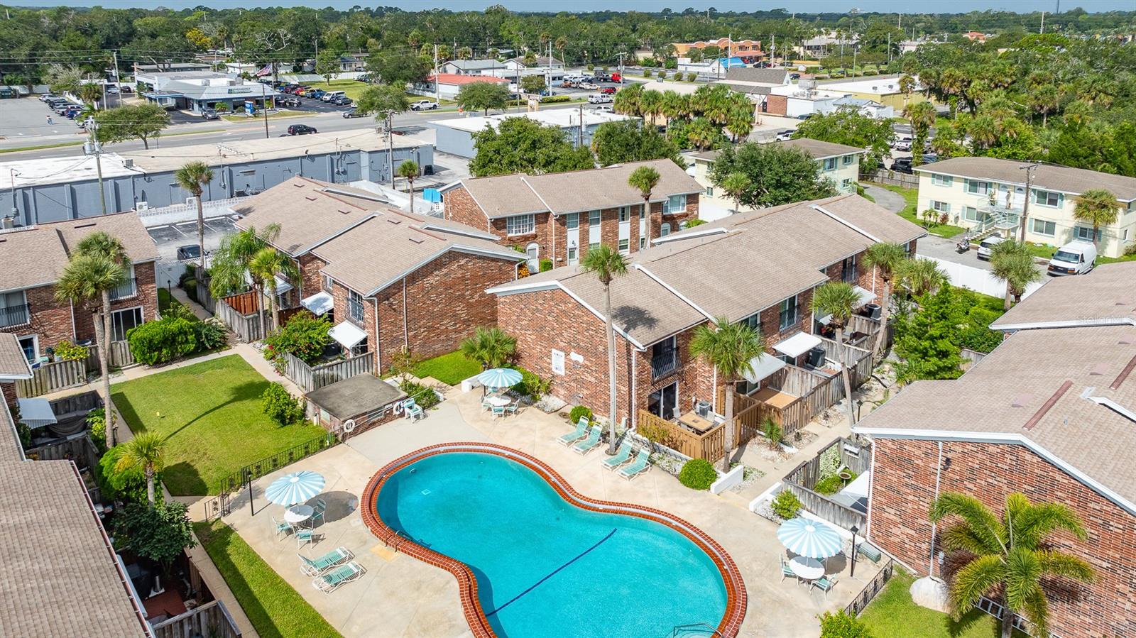 COLONIAL TWNHS CONDO APT PH 01 - Residential