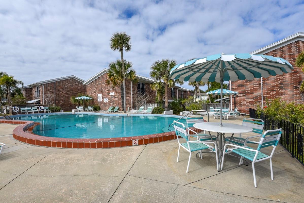 COLONIAL TWNHS CONDO APT PH 01 - Residential
