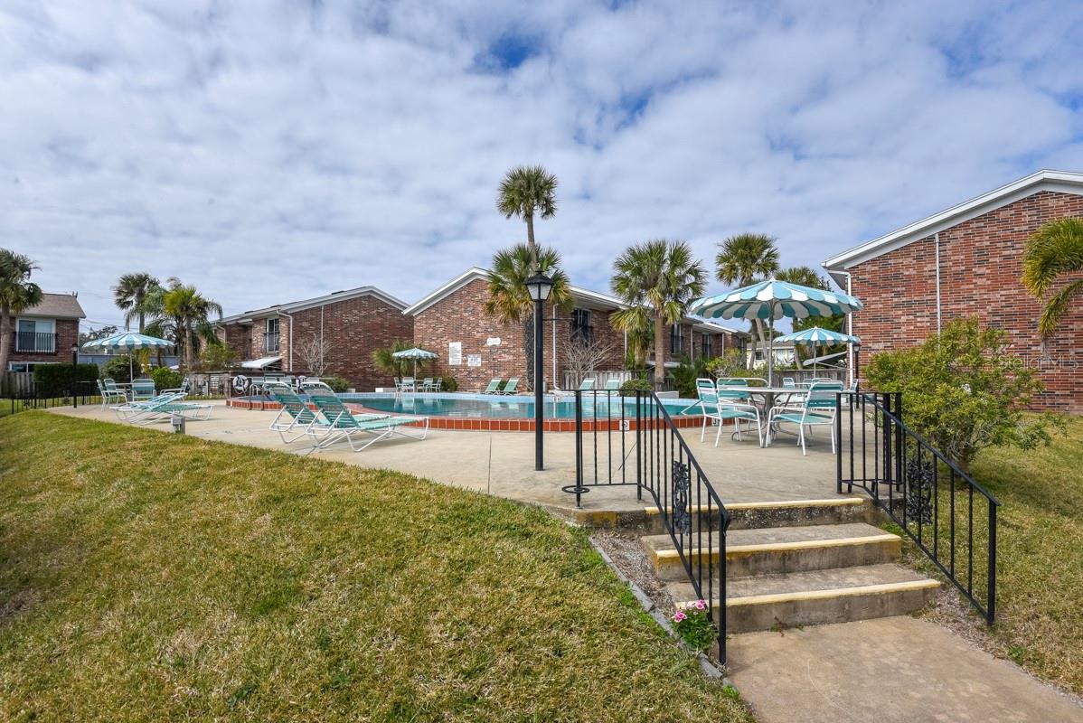 COLONIAL TWNHS CONDO APT PH 01 - Residential