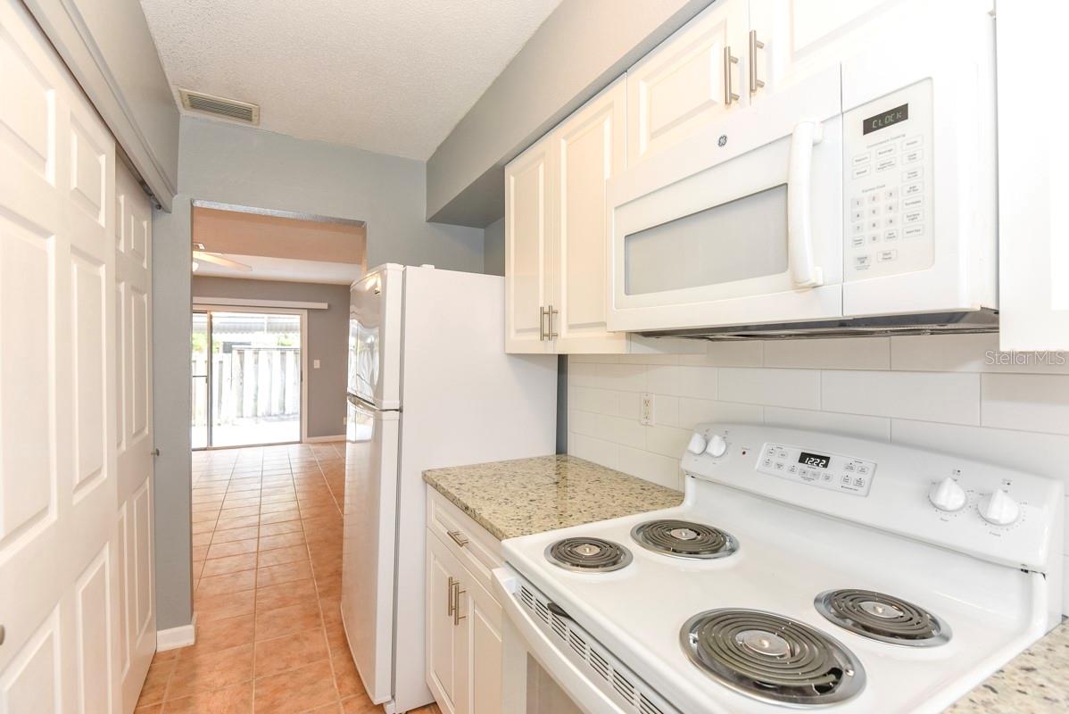 COLONIAL TWNHS CONDO APT PH 01 - Residential