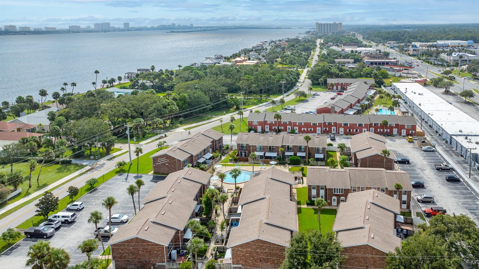 COLONIAL TWNHS CONDO APT PH 01 - Residential