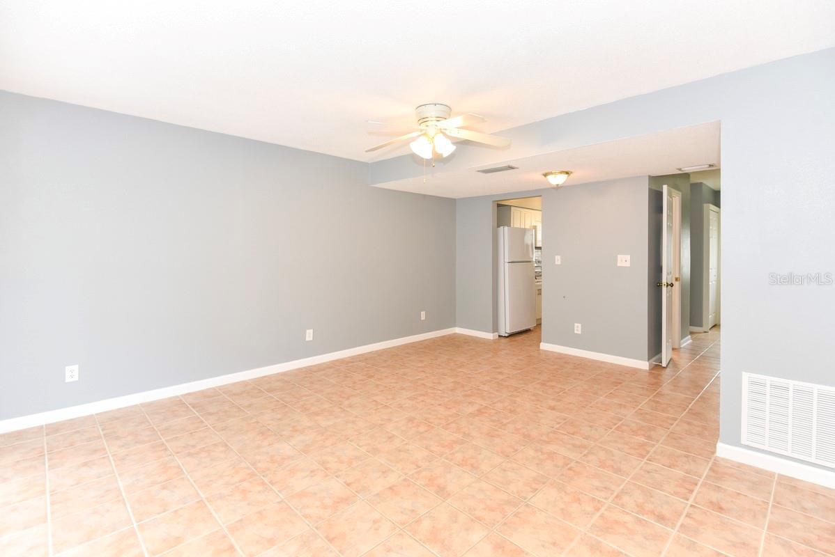 COLONIAL TWNHS CONDO APT PH 01 - Residential