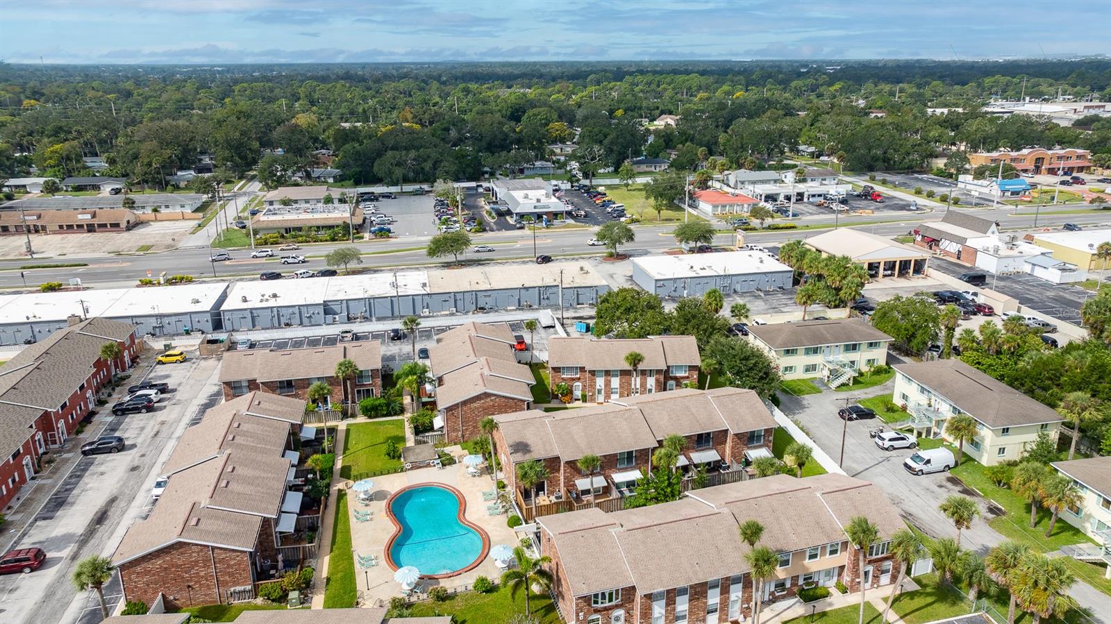 COLONIAL TWNHS CONDO APT PH 01 - Residential