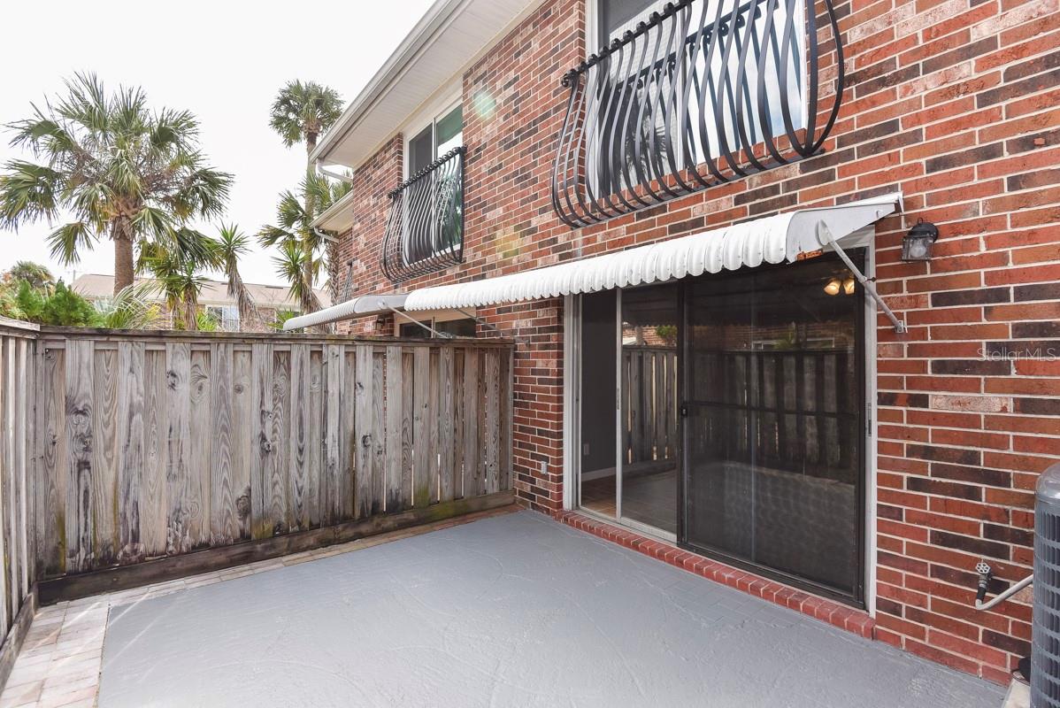 COLONIAL TWNHS CONDO APT PH 01 - Residential
