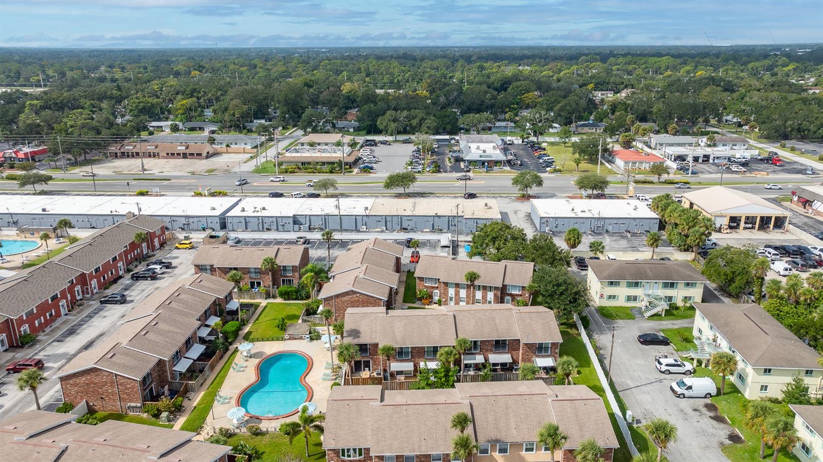 COLONIAL TWNHS CONDO APT PH 01 - Residential