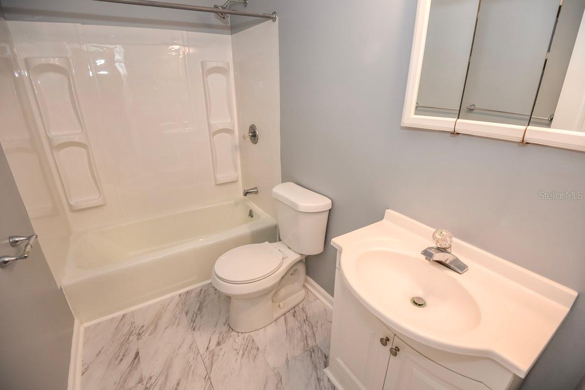 COLONIAL TWNHS CONDO APT PH 01 - Residential