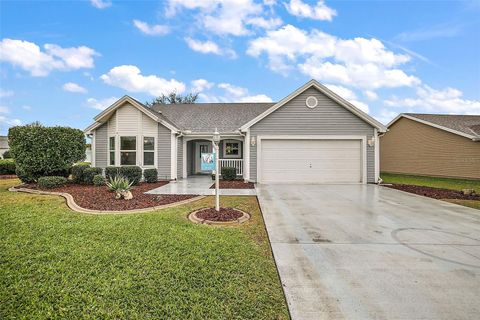 A home in LADY LAKE