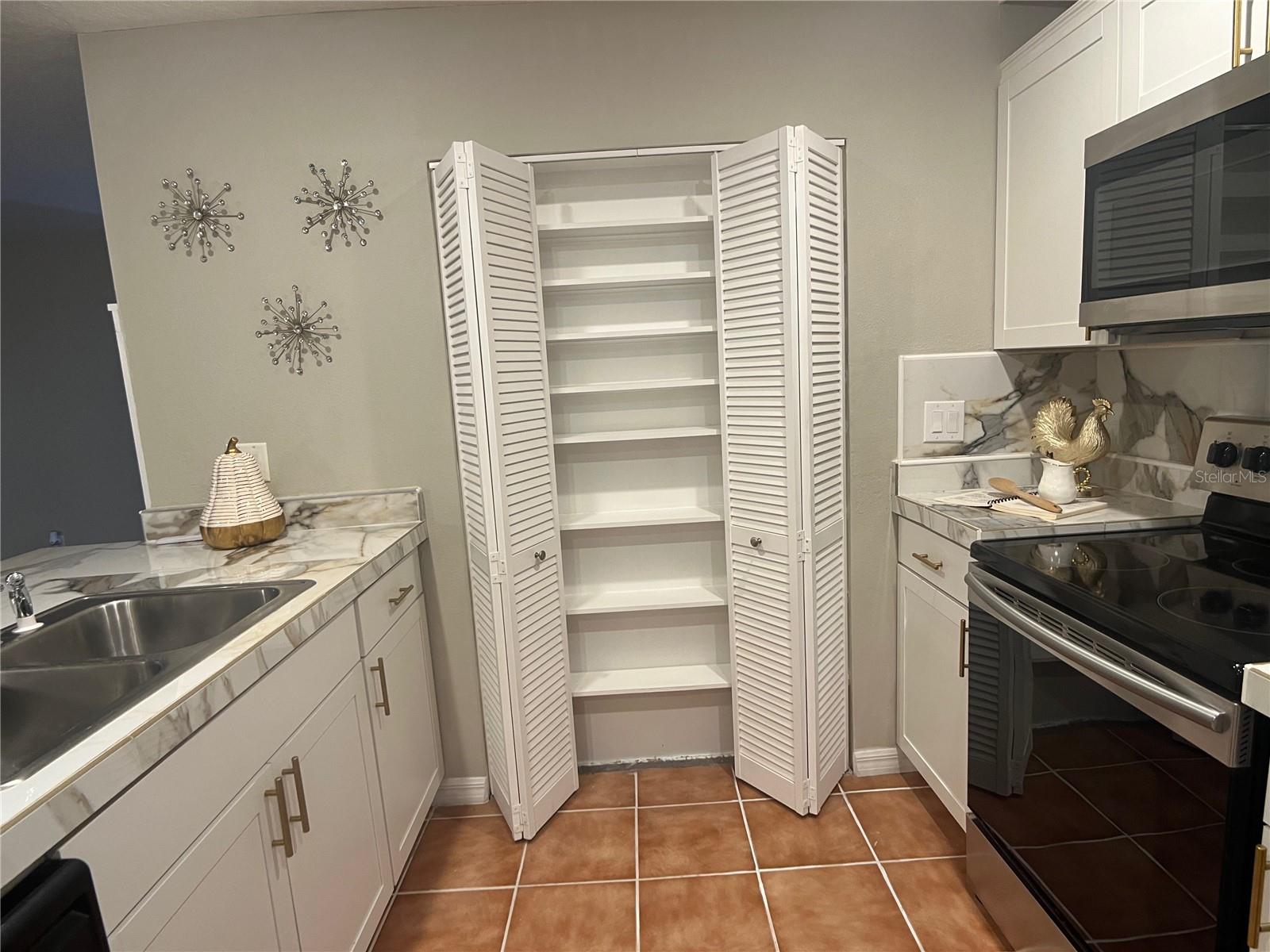 LEESBURG ROYAL OAK ESTATES - Residential