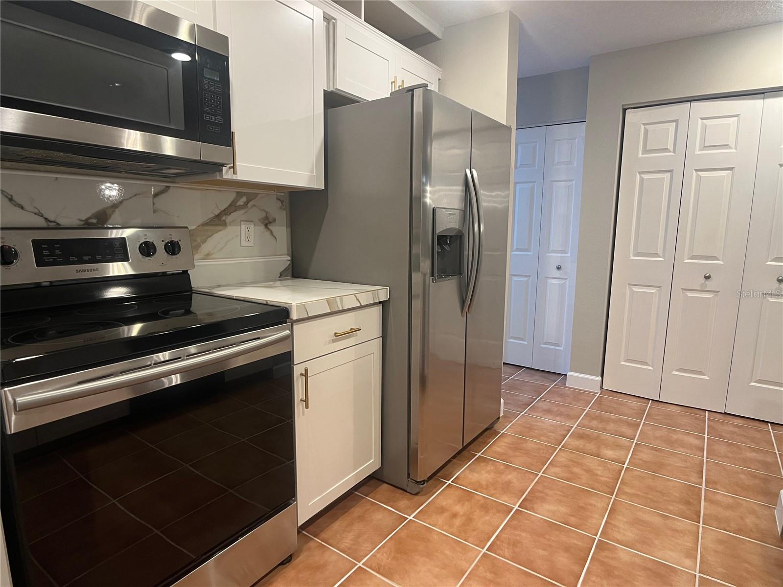 LEESBURG ROYAL OAK ESTATES - Residential