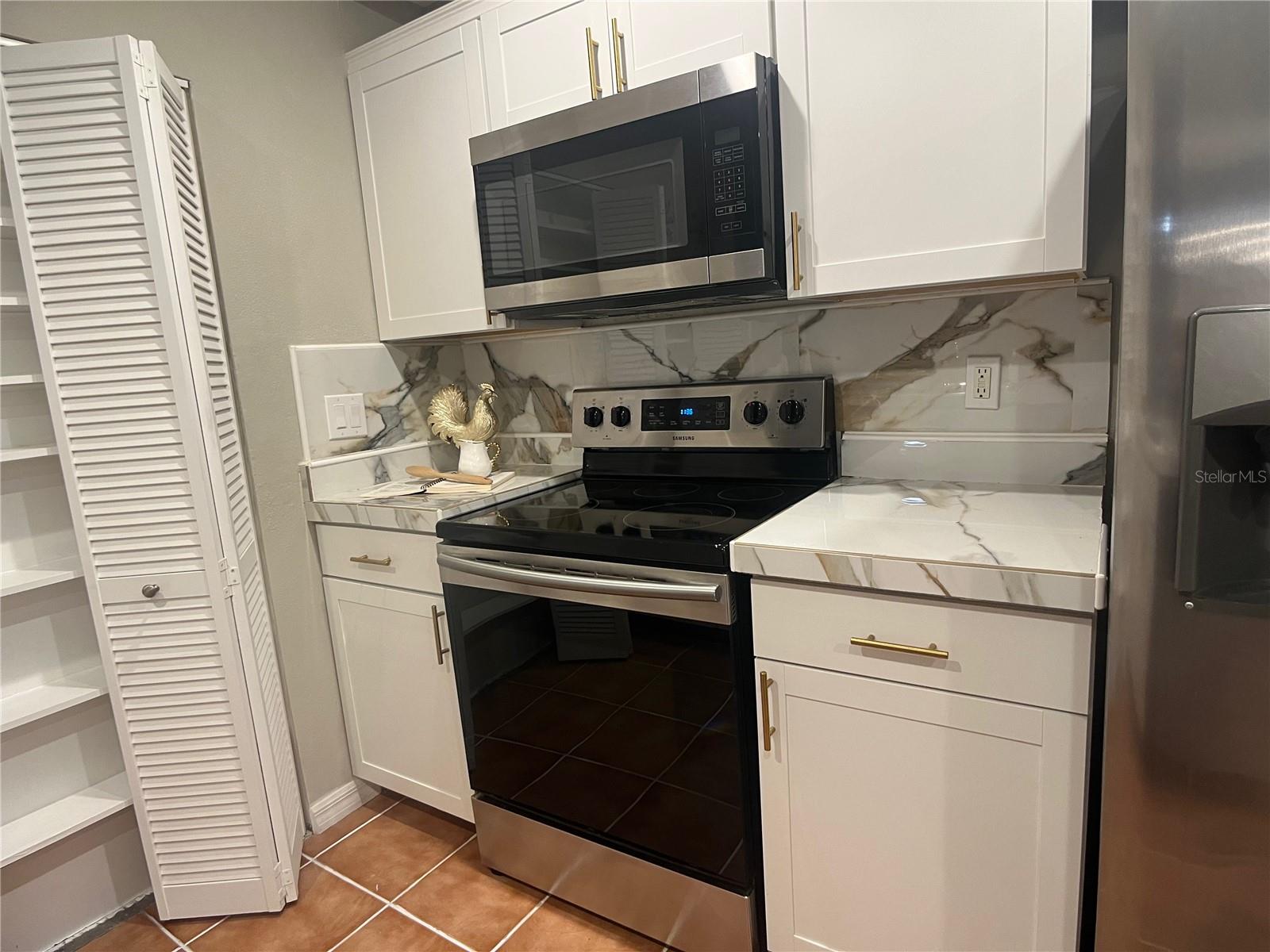 LEESBURG ROYAL OAK ESTATES - Residential