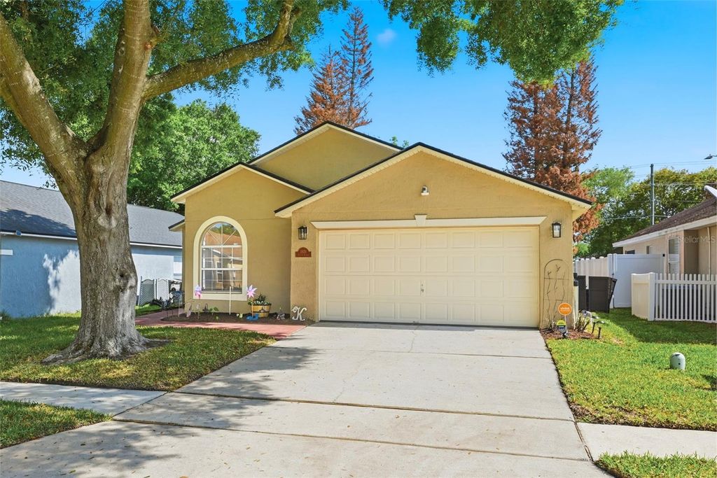 Photo of 1928 Olivia Circle, Apopka, FL 32703 (MLS # O6395485)