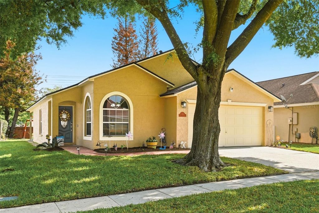 Photo of 1928 Olivia Circle, Apopka, FL 32703 (MLS # O6395485)