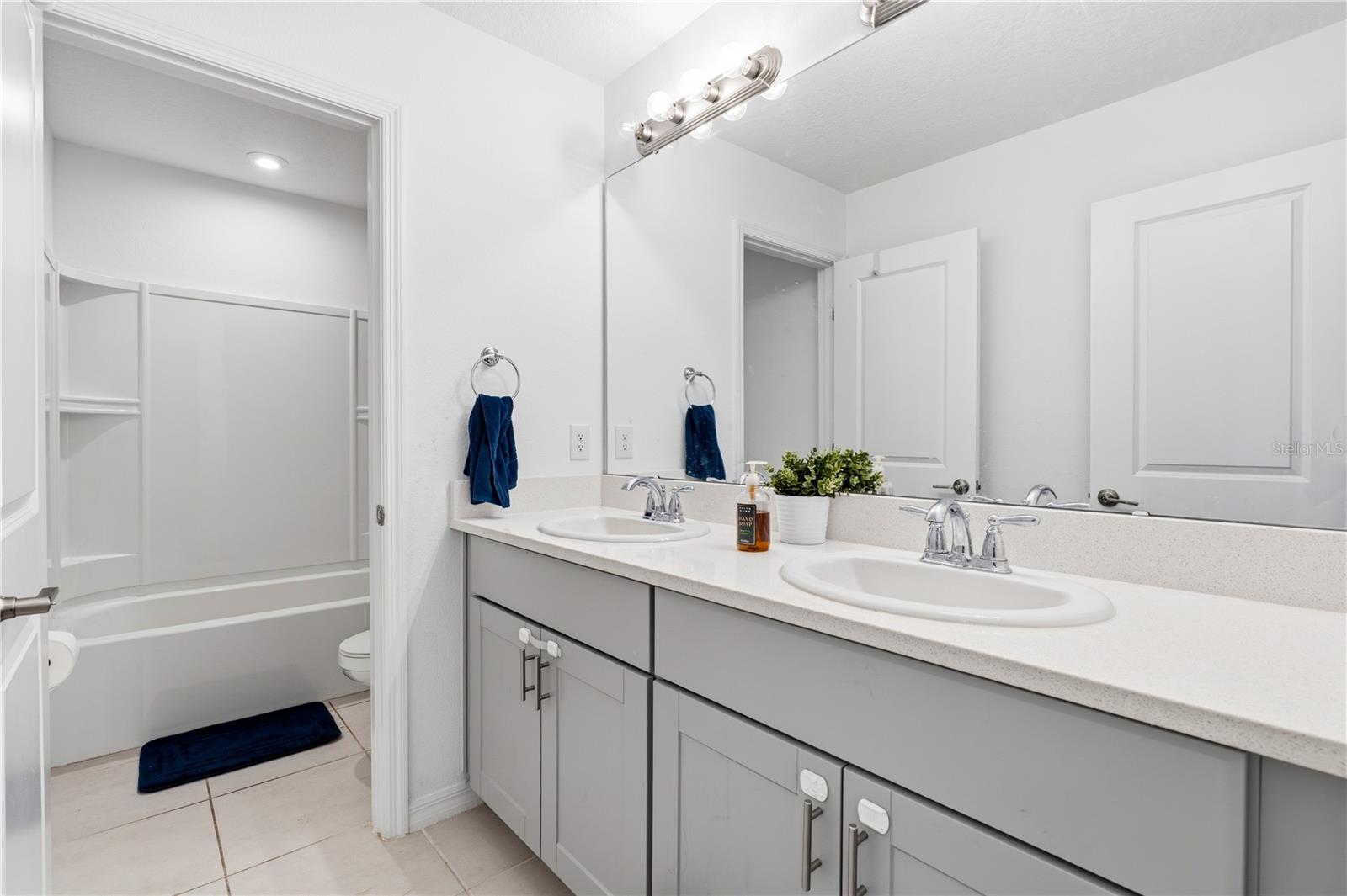 TIERRA DEL SOL EAST - Residential