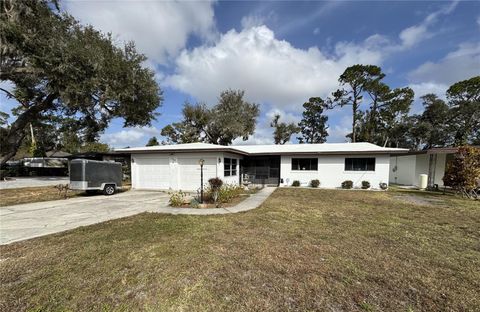 A home in WINTER HAVEN