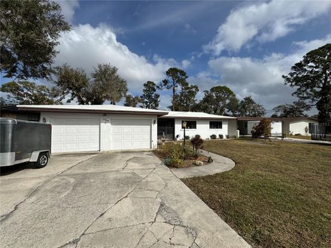 A home in WINTER HAVEN