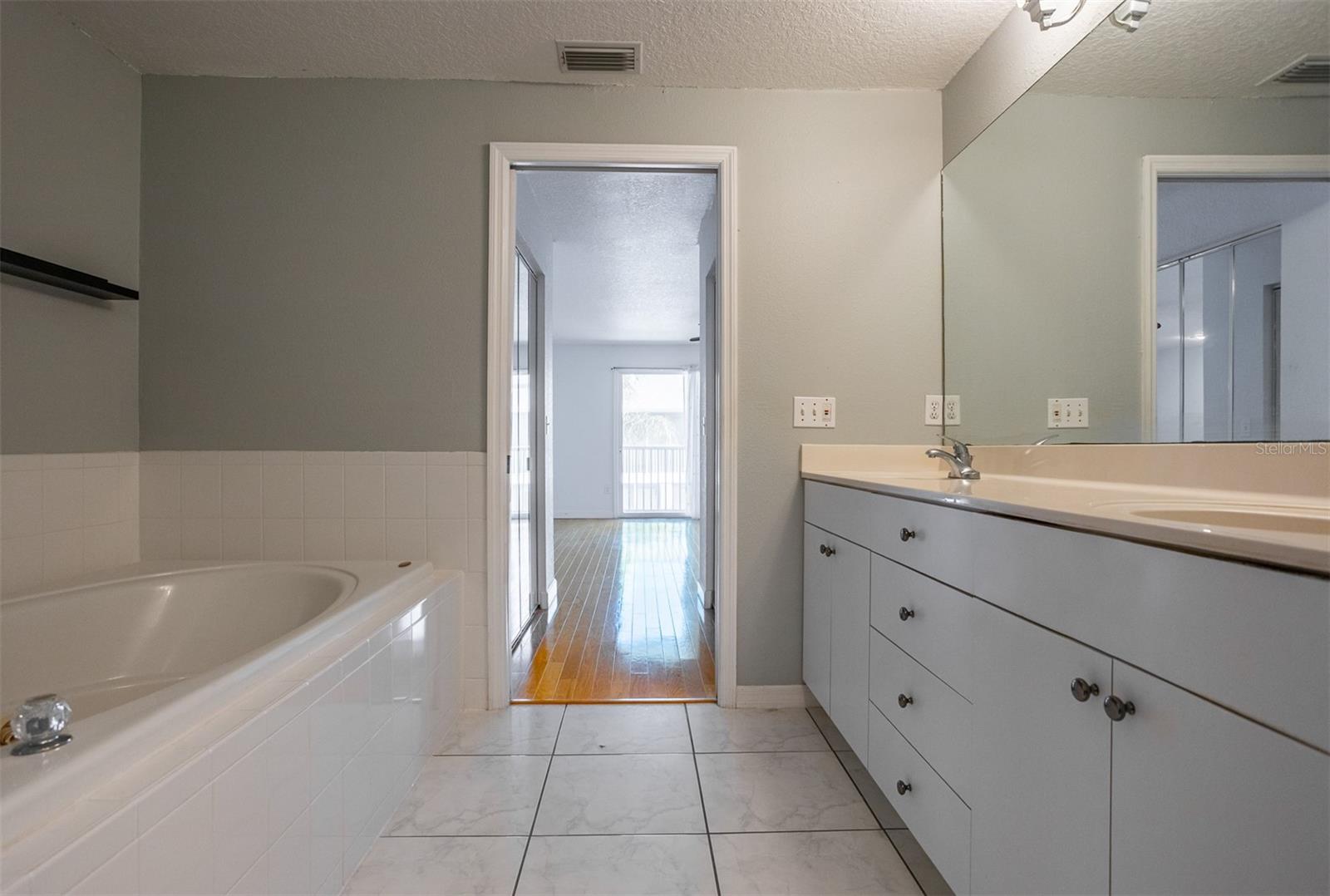 TIERRA SHORES TWNHMS - Residential