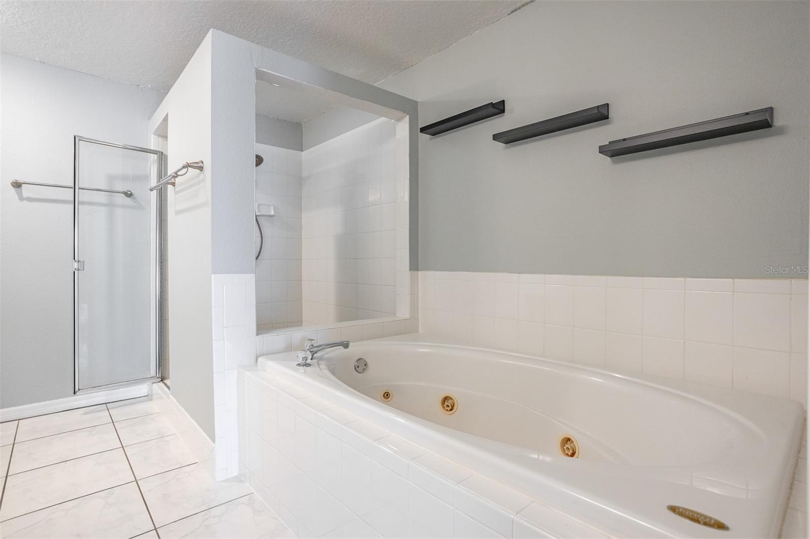 TIERRA SHORES TWNHMS - Residential