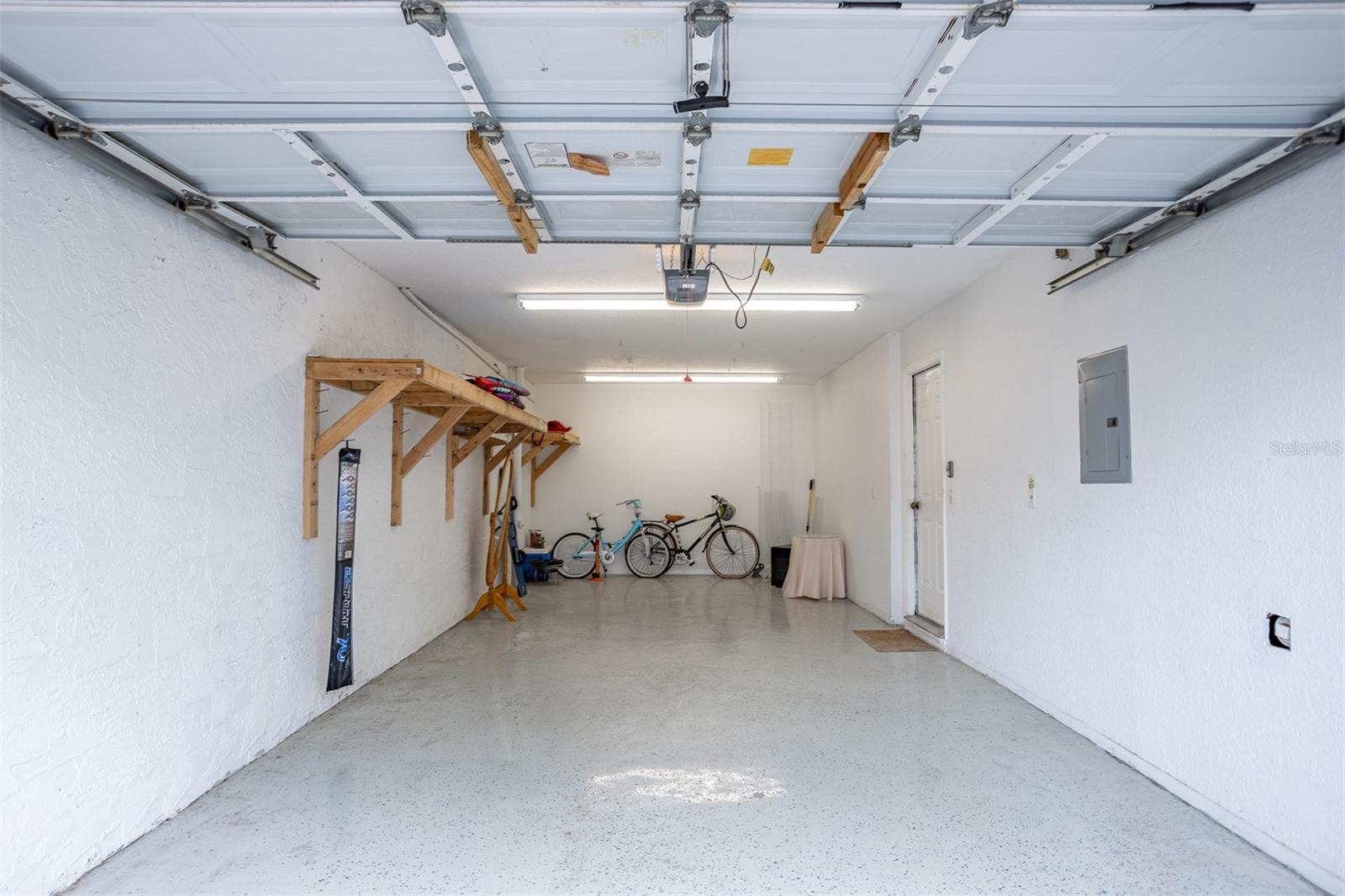 TIERRA SHORES TWNHMS - Residential