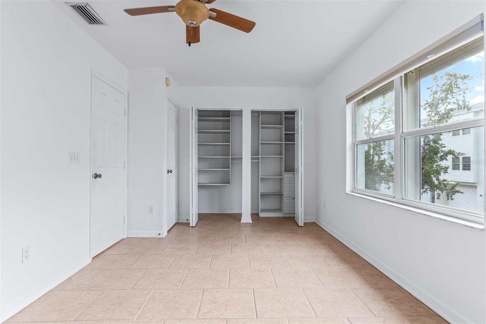 TIERRA SHORES TWNHMS - Residential