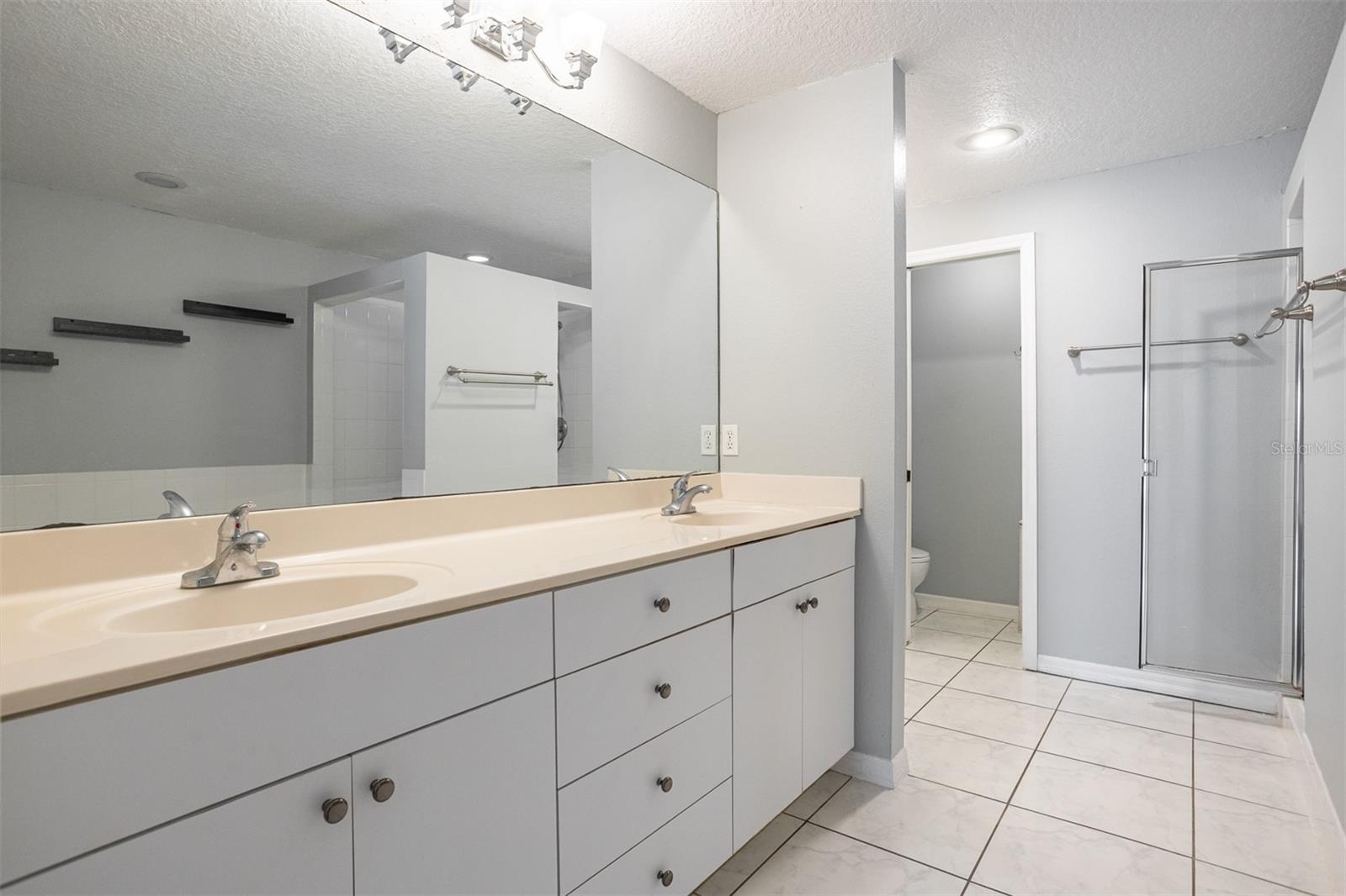 TIERRA SHORES TWNHMS - Residential