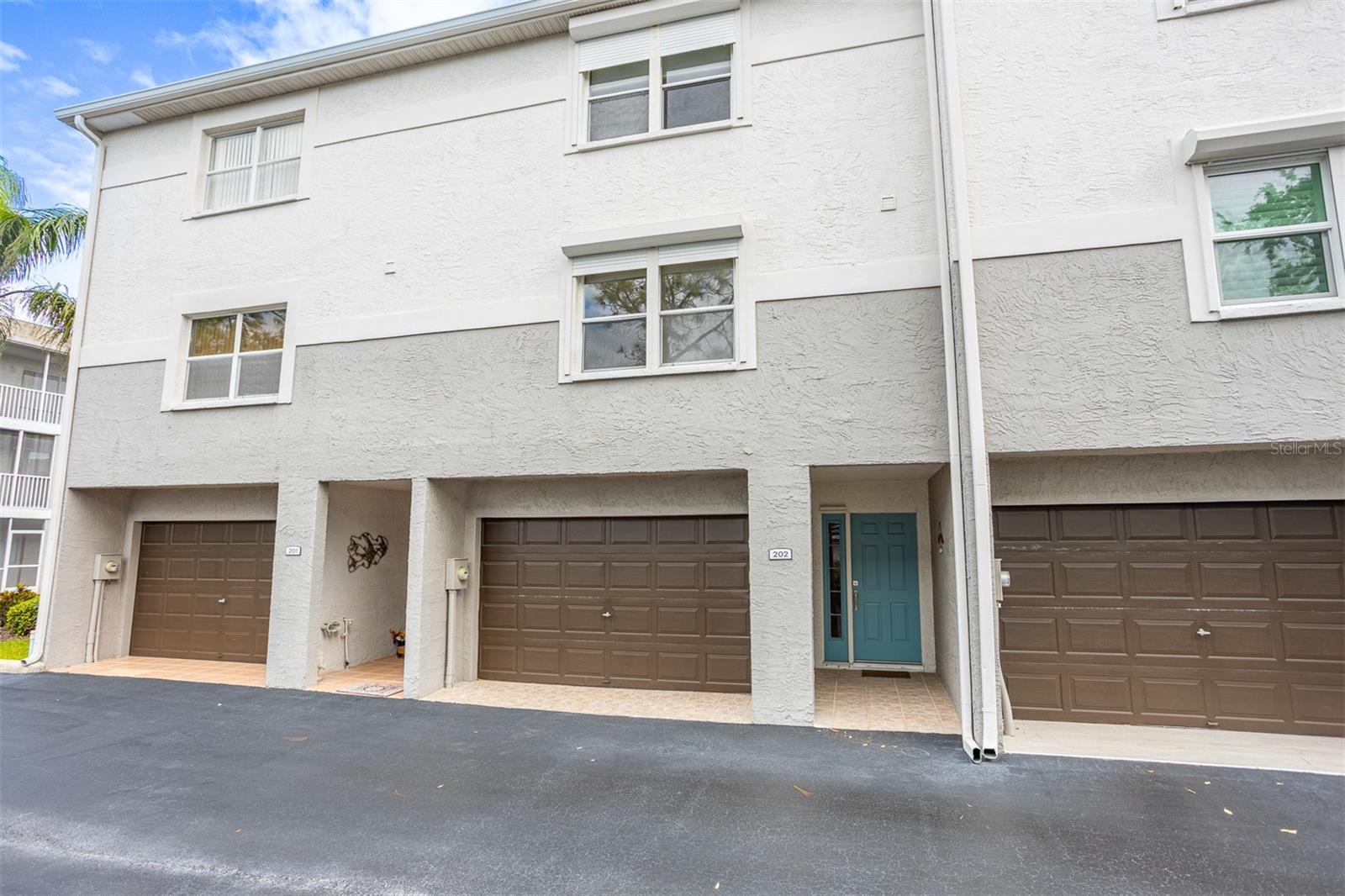 TIERRA SHORES TWNHMS - Residential