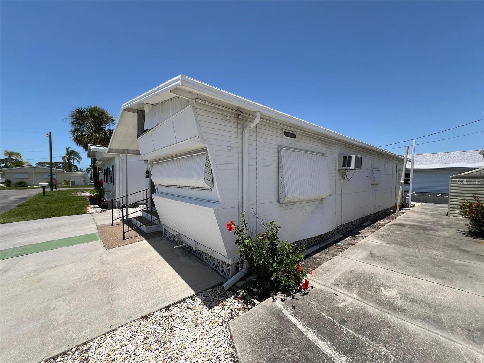 Investor special in Bradenton! This 1 bed, 1 bath, 830 sqft mobile home needs significant repairs or a full replacement. It’s a true blank slate with strong investment potential and a price that makes sense. Roll up your sleeves or bring in a new unit and start building equity today.